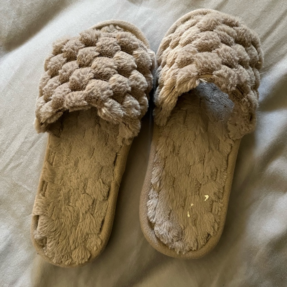 Women’s used slippers